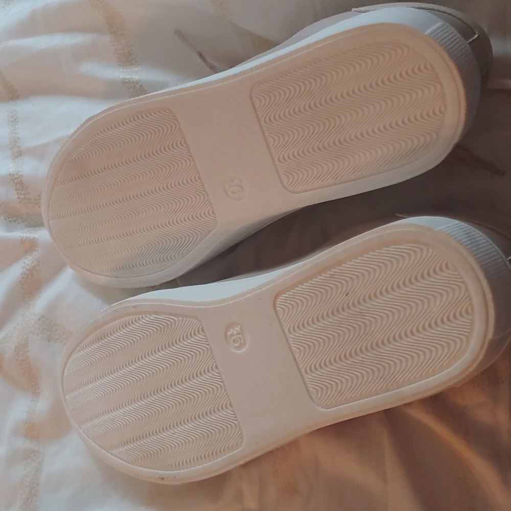 Sneakers - Picture 4 of 5